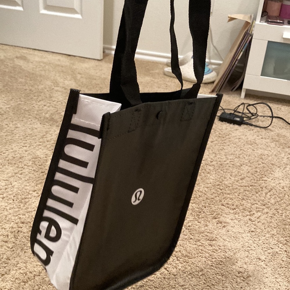 lululemon bag - Picture 3 of 3